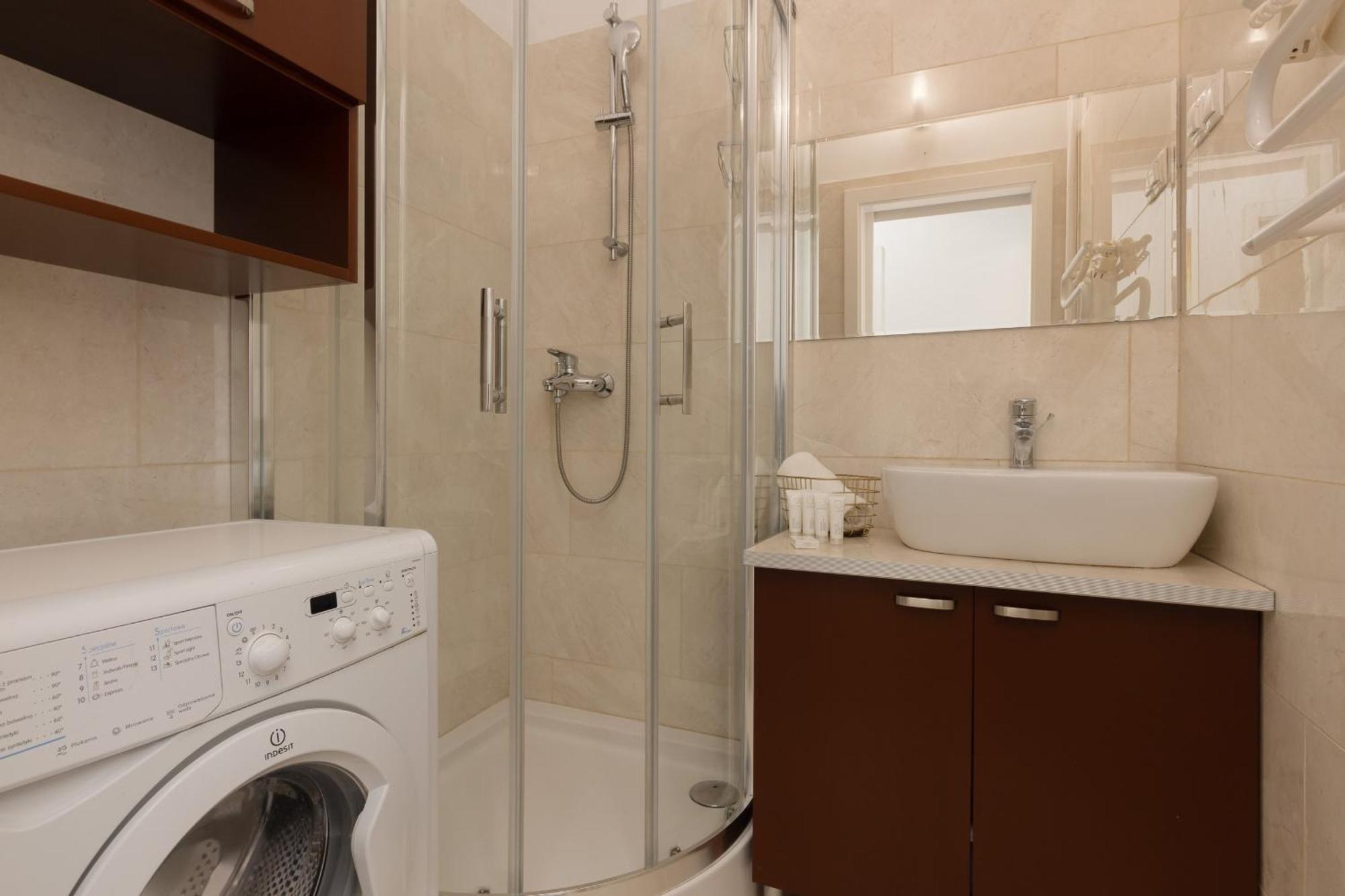 Warsaw New Town Square Apartment For 5 Guests By Noclegi Renters Luaran gambar