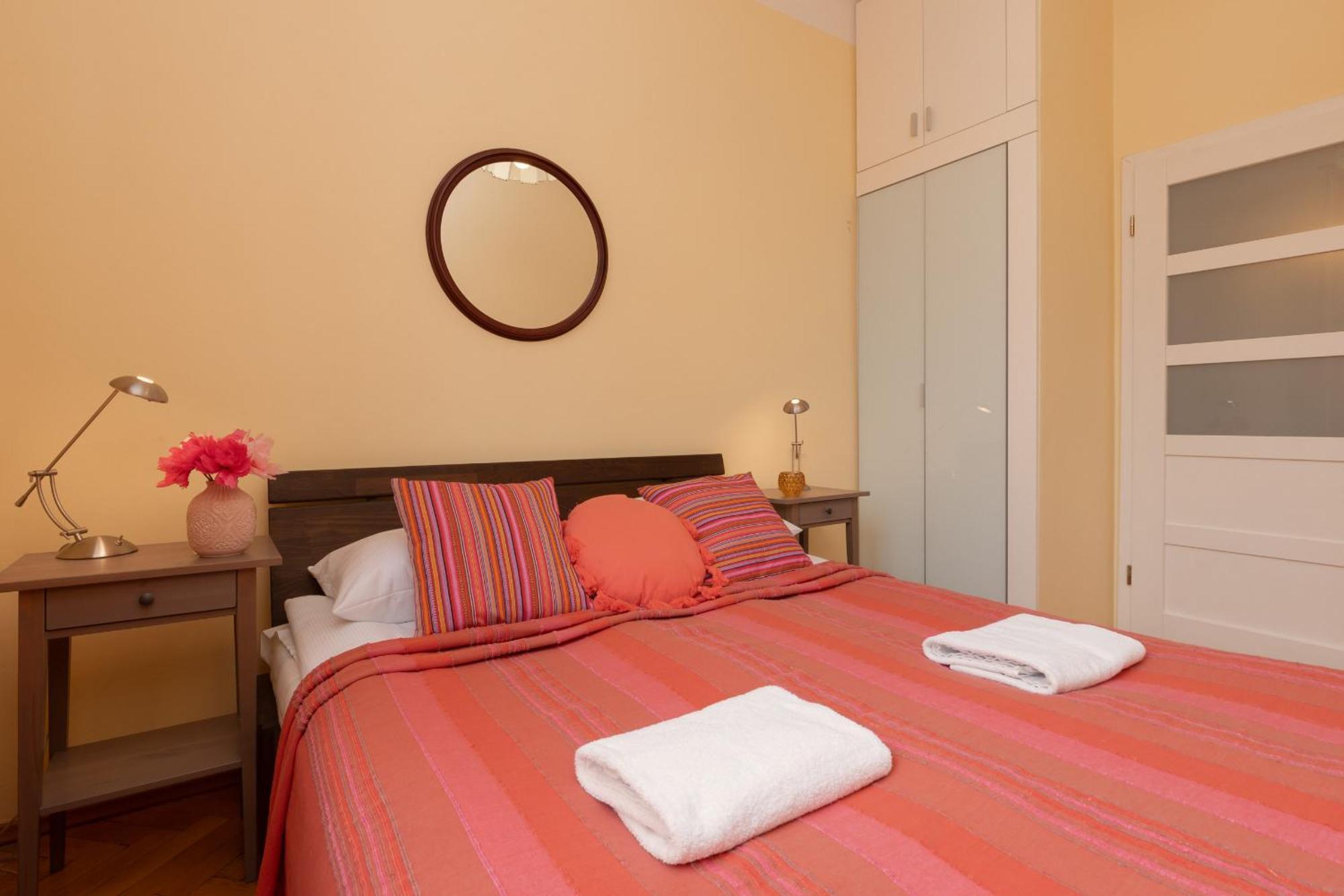 Warsaw New Town Square Apartment For 5 Guests By Noclegi Renters Luaran gambar